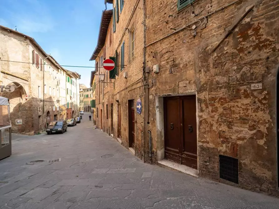 Immagine 4 di Appartamento in vendita  a Siena