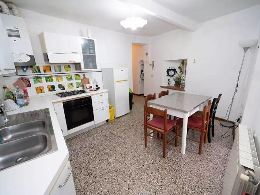 Immagine 9 di Appartamento in vendita  a Siena