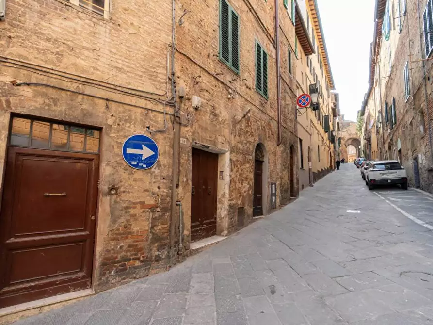 Immagine 3 di Appartamento in vendita  a Siena