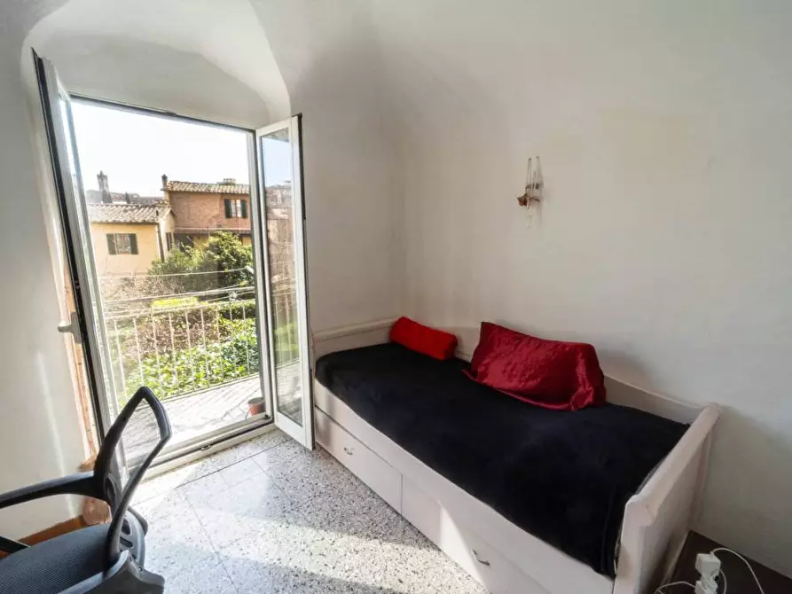 Immagine 15 di Appartamento in vendita  a Siena