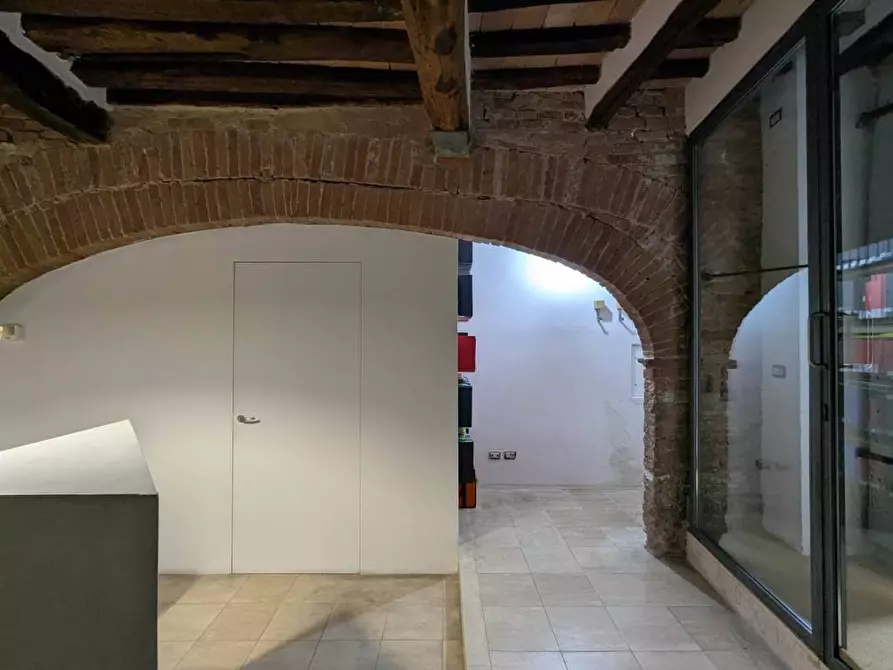 Immagine 2 di Ufficio in vendita  a Siena