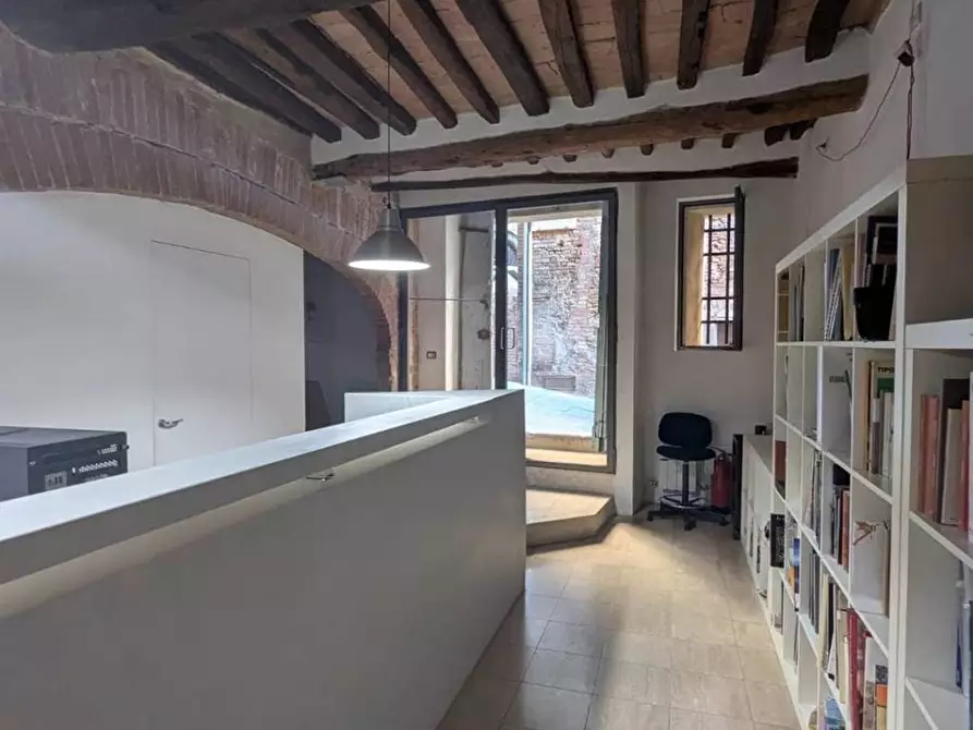 Immagine 7 di Ufficio in vendita  a Siena
