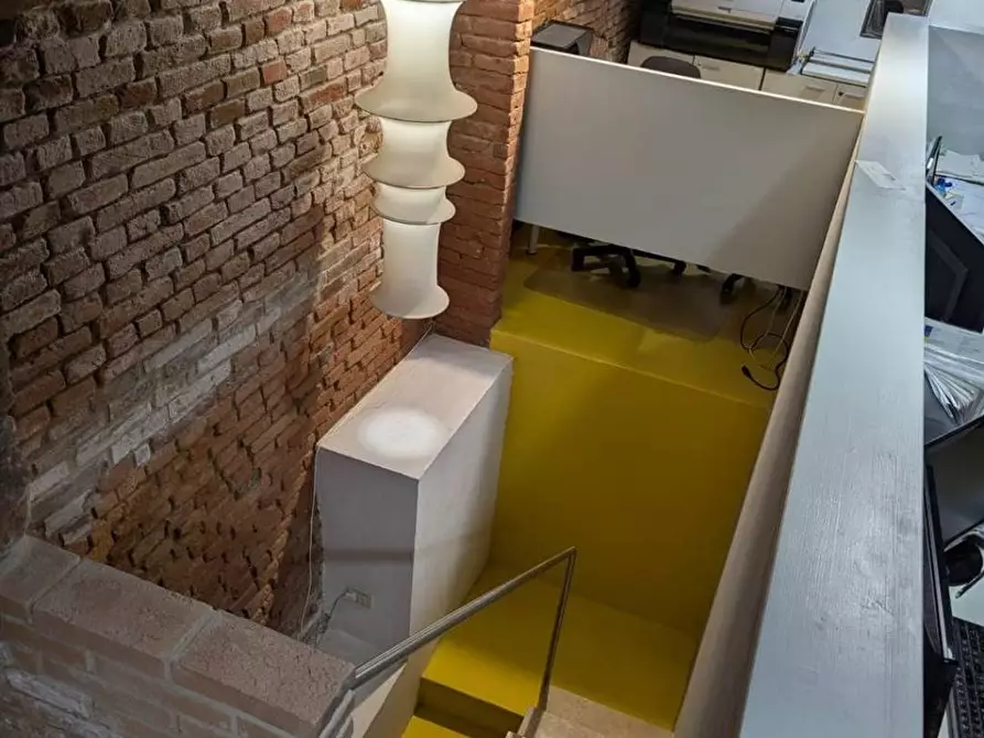 Immagine 11 di Ufficio in vendita  a Siena