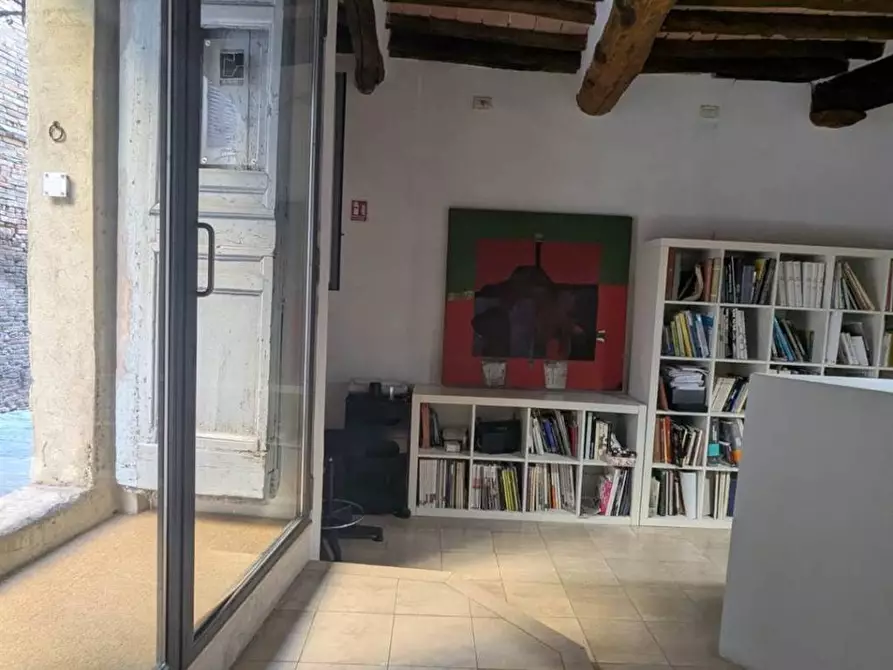 Immagine 14 di Ufficio in vendita  a Siena