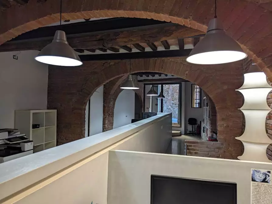 Immagine 16 di Ufficio in vendita  a Siena