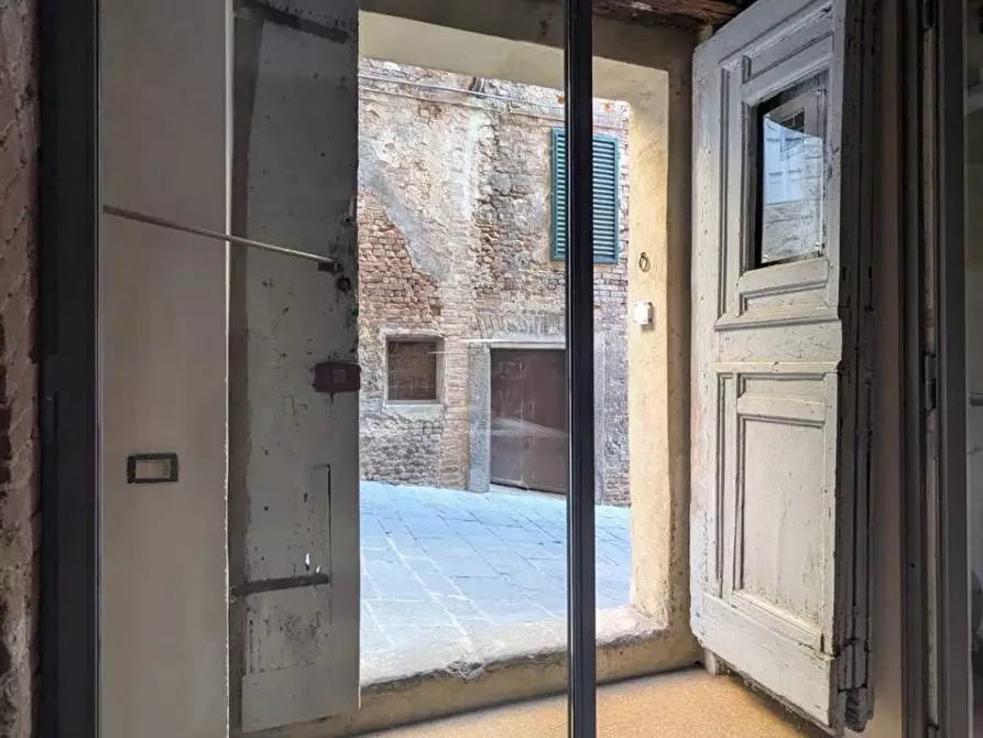 Immagine 10 di Ufficio in vendita  a Siena