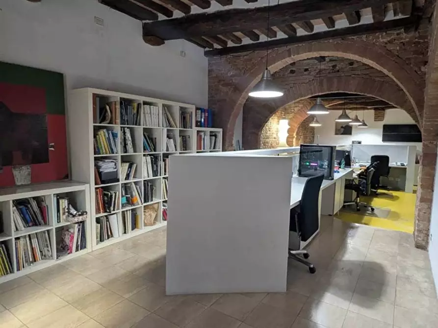 Immagine 12 di Ufficio in vendita  a Siena