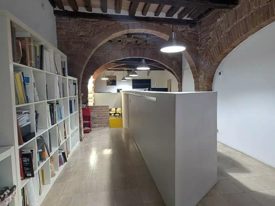 Immagine 13 di Ufficio in vendita  a Siena