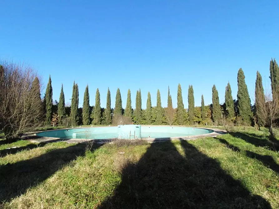 Immagine 30 di Rustico / casale in vendita  a Siena