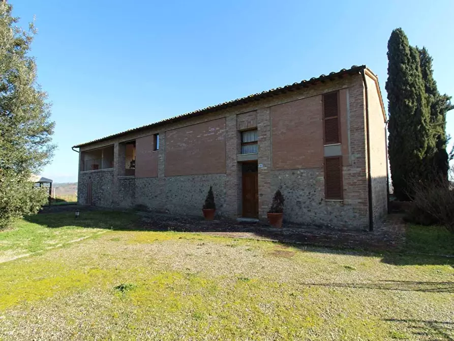 Immagine 1 di Rustico / casale in vendita  a Siena