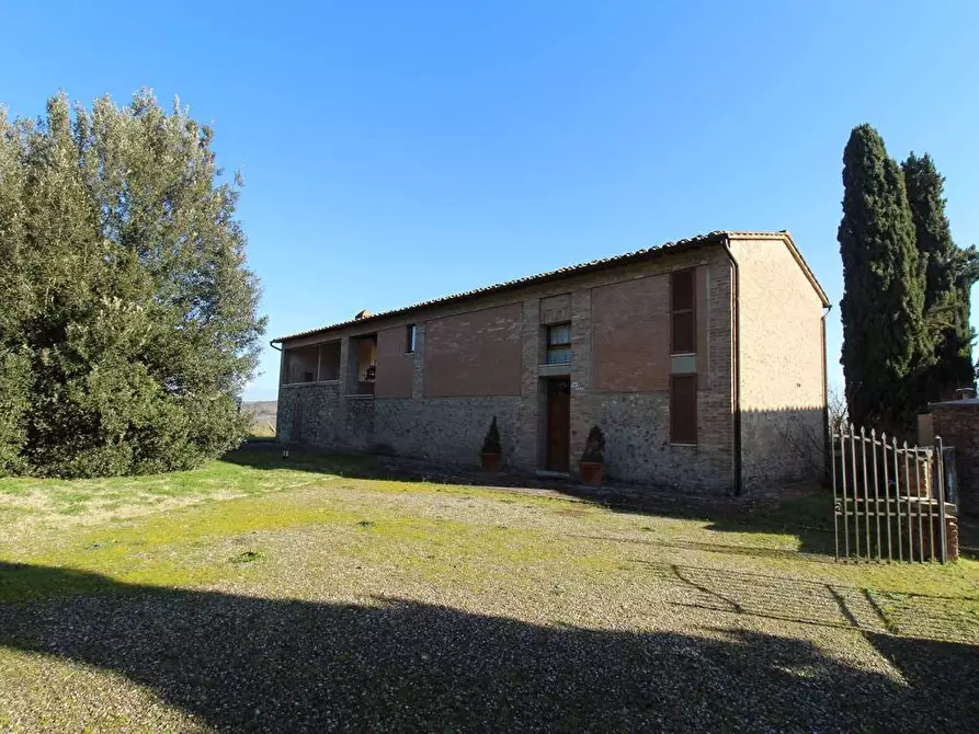Immagine 2 di Rustico / casale in vendita  a Siena