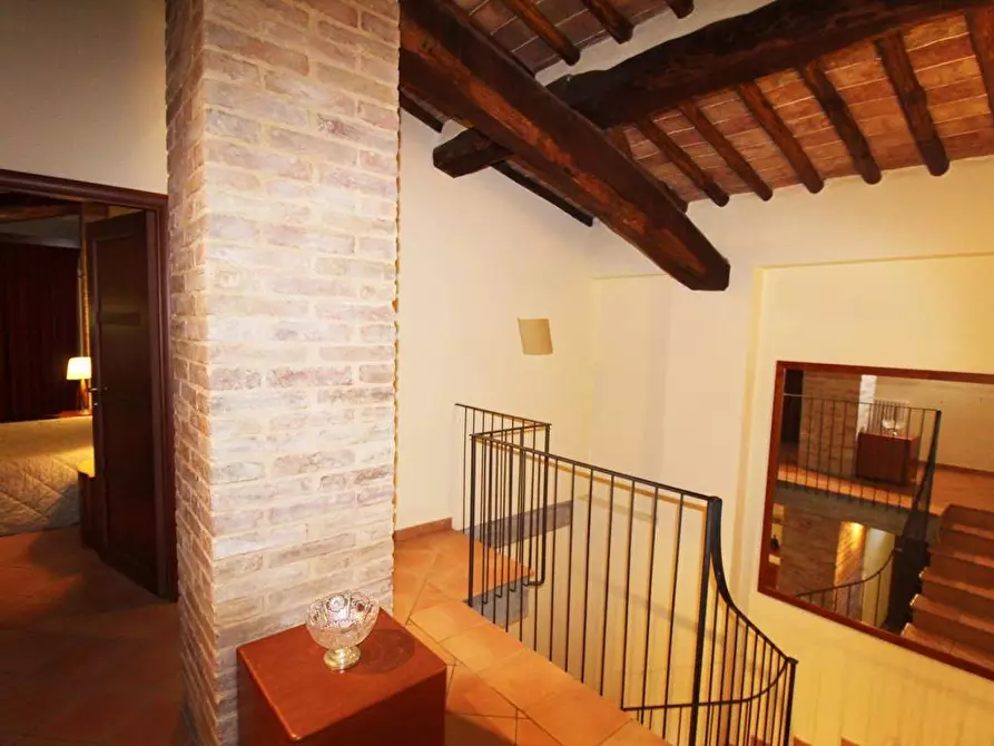 Immagine 17 di Rustico / casale in vendita  a Siena