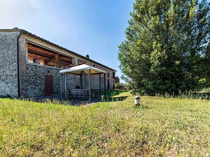 Immagine 40 di Rustico / casale in vendita  a Siena