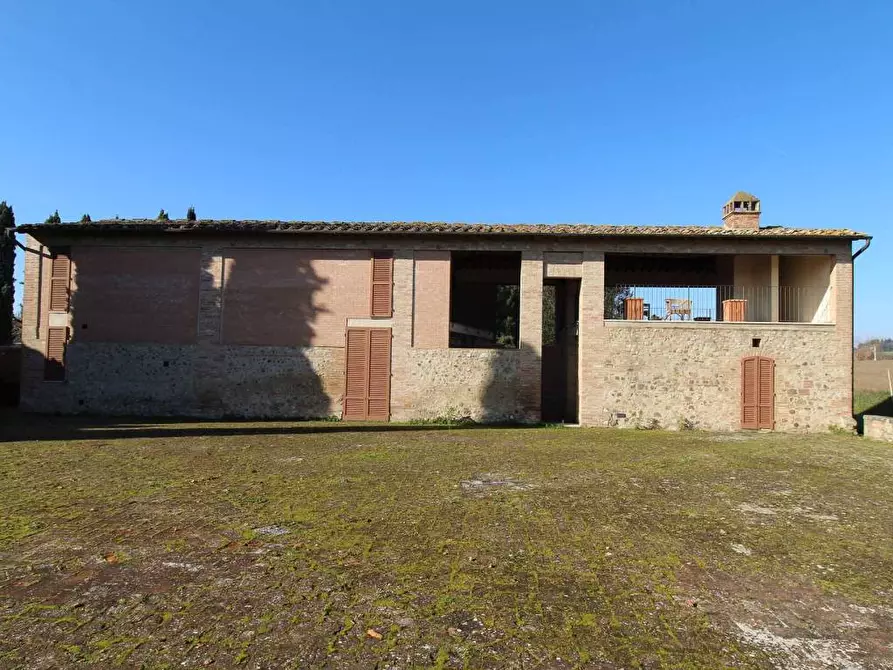 Immagine 4 di Rustico / casale in vendita  a Siena