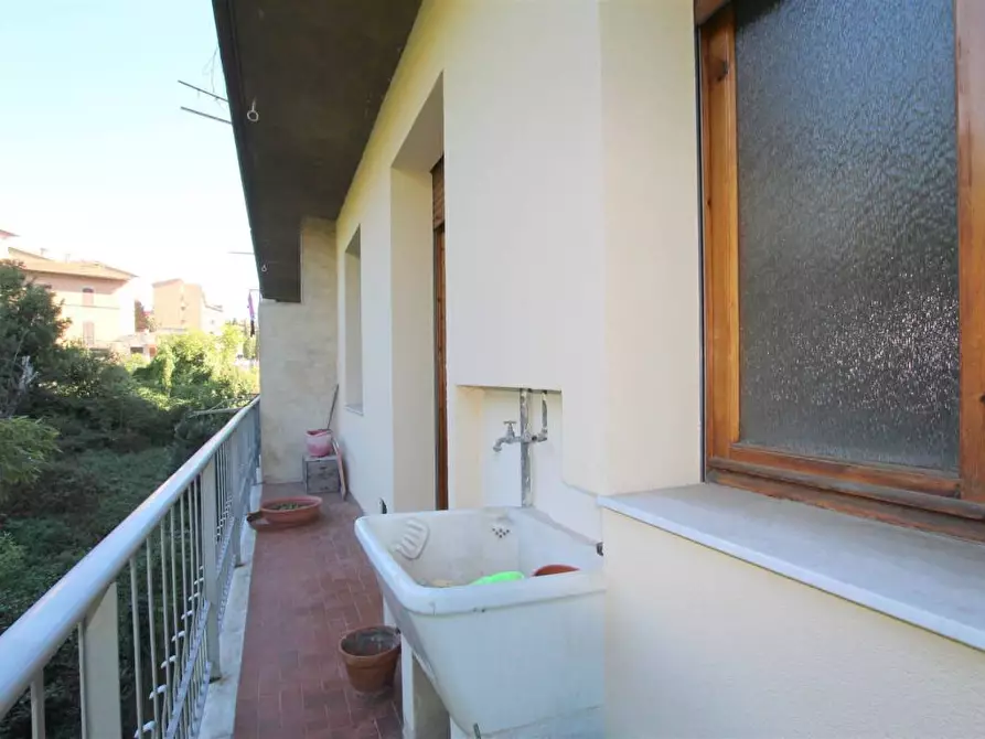 Immagine 14 di Appartamento in vendita  a Siena