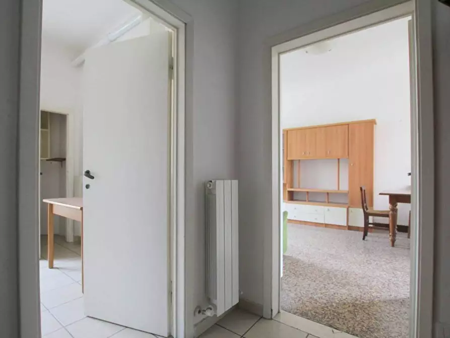 Immagine 21 di Appartamento in vendita  a Siena