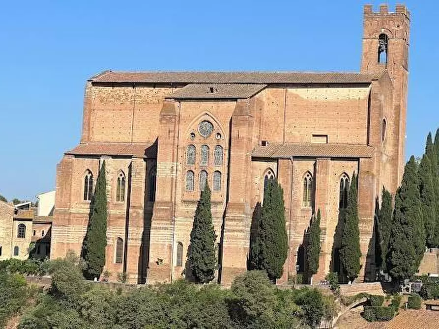Immagine 7 di Locale commerciale in vendita  a Siena