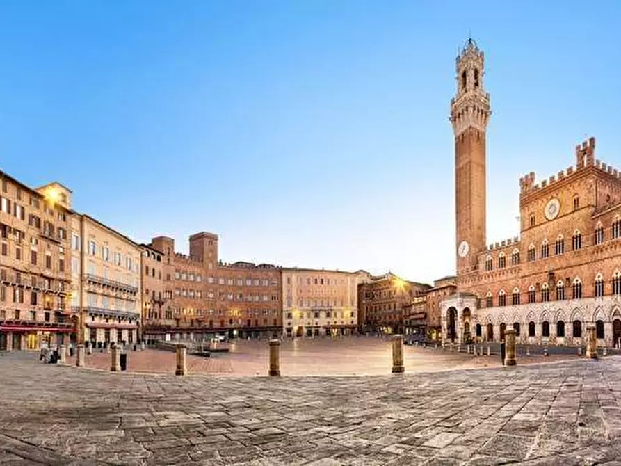Immagine 12 di Locale commerciale in vendita  a Siena