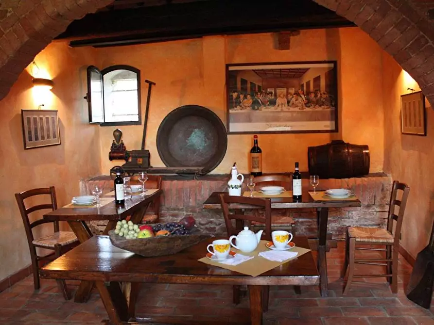 Immagine 26 di Casa colonica in vendita  a Siena