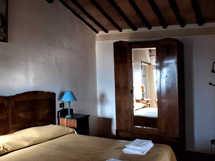 Immagine 28 di Casa colonica in vendita  a Siena