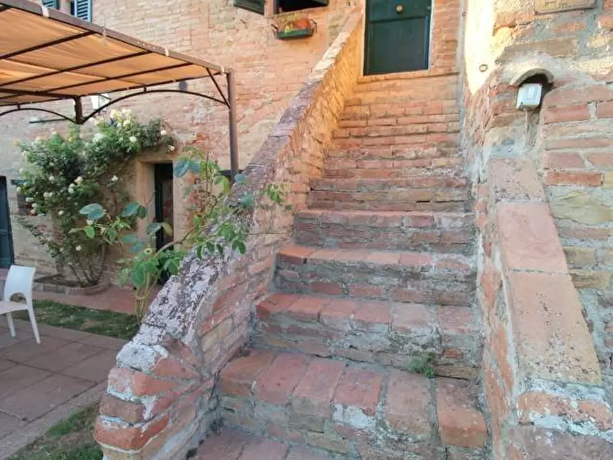 Immagine 15 di Casa colonica in vendita  a Siena
