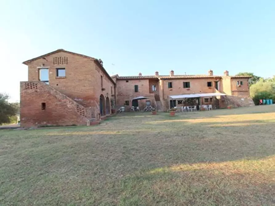 Immagine 7 di Casa colonica in vendita  a Siena