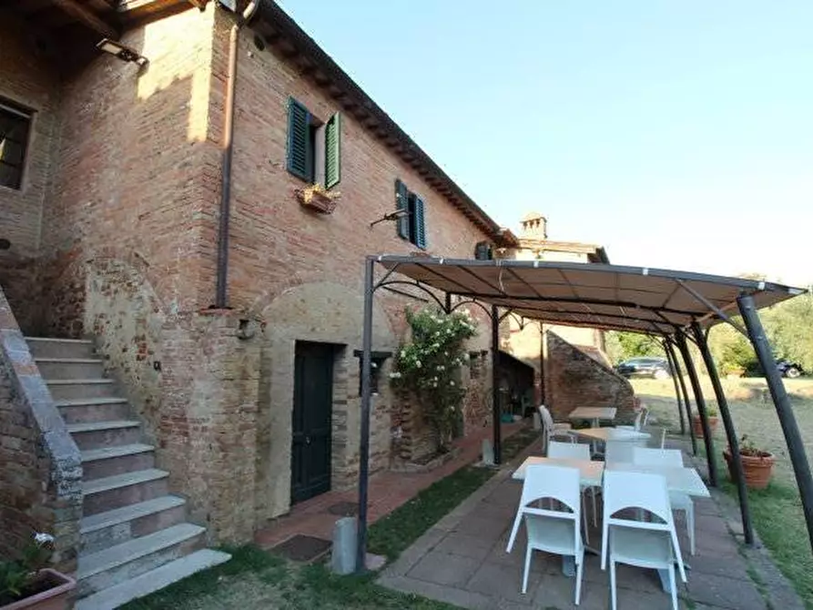 Immagine 11 di Casa colonica in vendita  a Siena