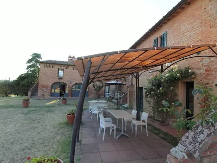 Immagine 16 di Casa colonica in vendita  a Siena