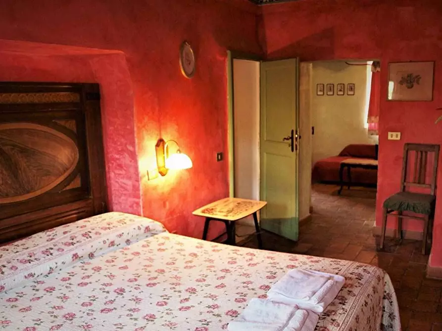 Immagine 27 di Casa colonica in vendita  a Siena