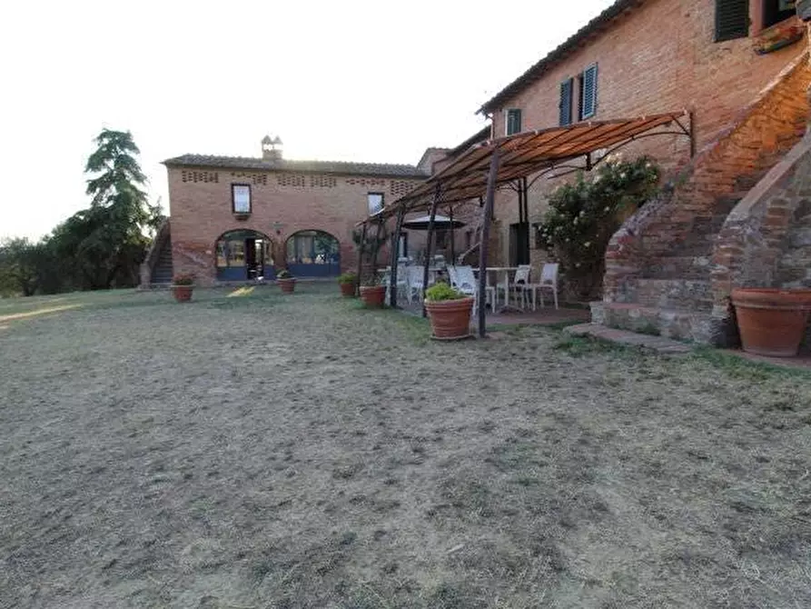 Immagine 18 di Casa colonica in vendita  a Siena