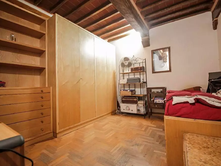 Immagine 21 di Appartamento in vendita  a Siena