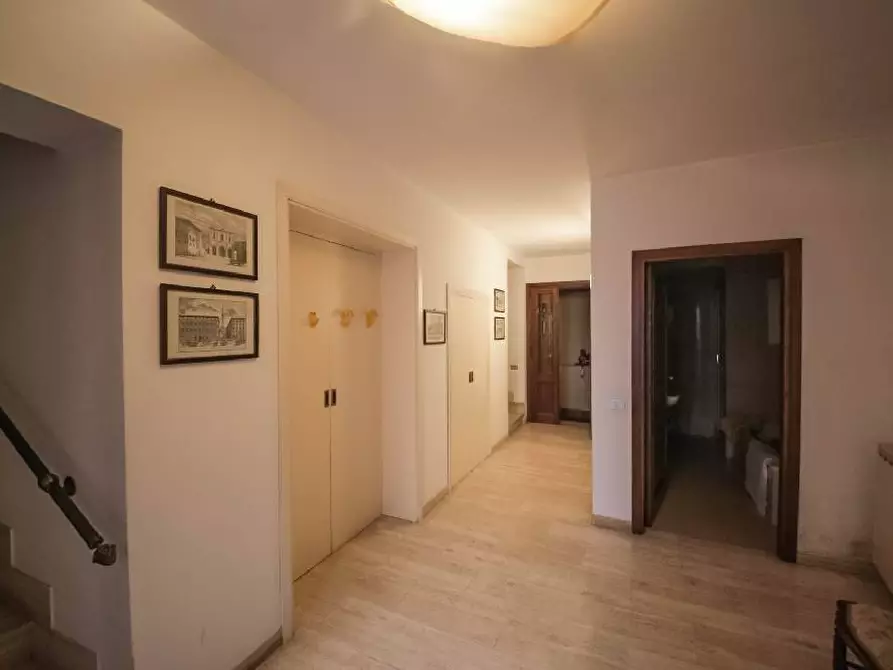 Immagine 13 di Appartamento in vendita  a Siena