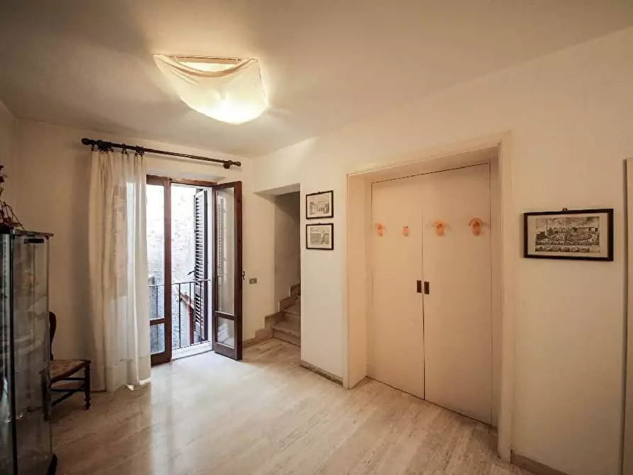 Immagine 14 di Appartamento in vendita  a Siena