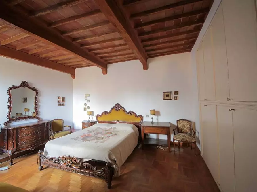 Immagine 15 di Appartamento in vendita  a Siena
