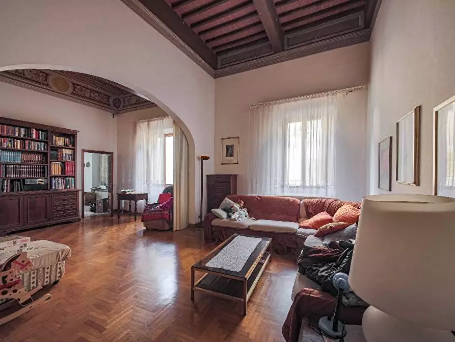 Immagine 5 di Appartamento in vendita  a Siena
