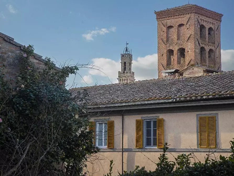 Immagine 3 di Appartamento in vendita  a Siena