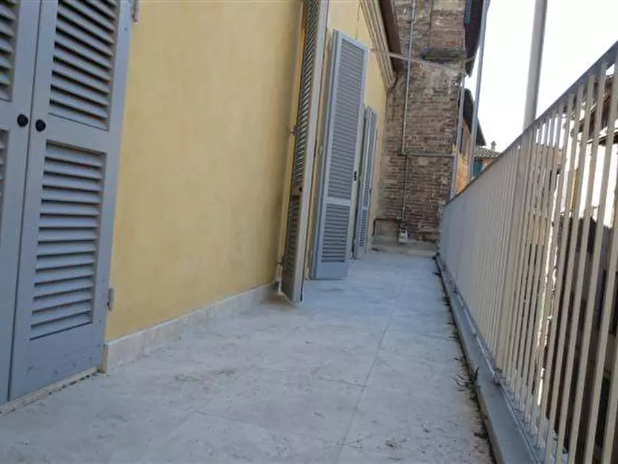 Immagine 5 di Appartamento in vendita  a Siena