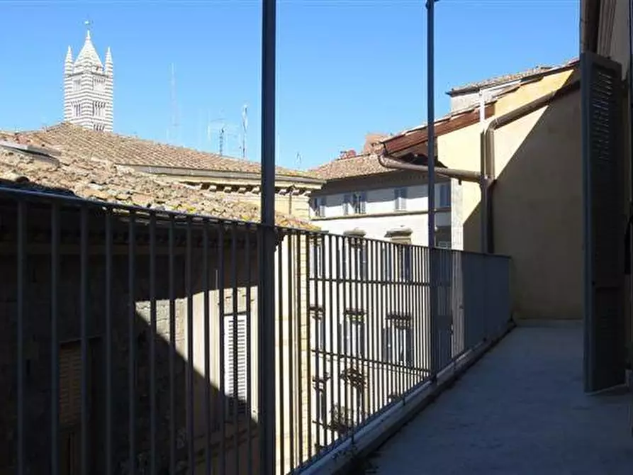 Immagine 4 di Appartamento in vendita  a Siena