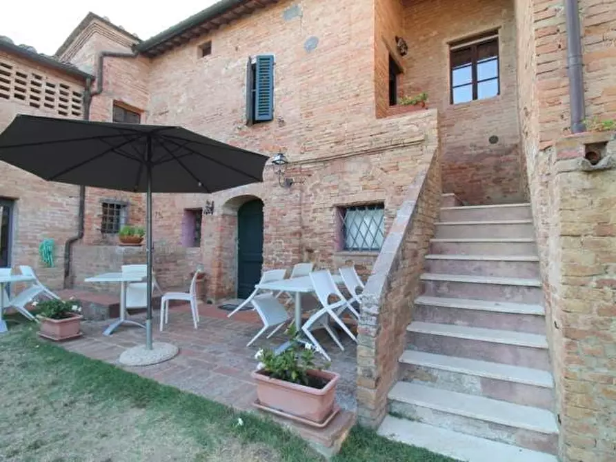 Immagine 14 di Locale commerciale in vendita  a Siena