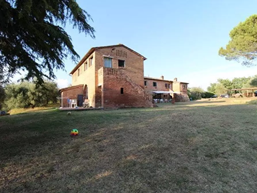 Immagine 7 di Locale commerciale in vendita  a Siena
