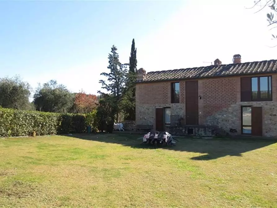 Immagine 1 di Casa colonica in vendita  a Castelnuovo Berardenga