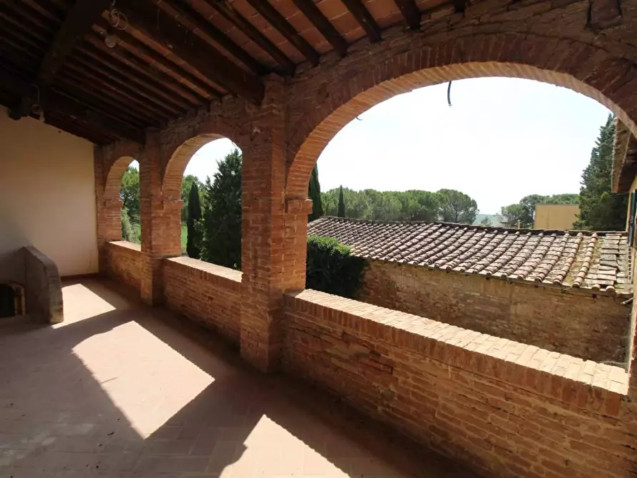 Immagine 10 di Casa colonica in vendita  a Asciano