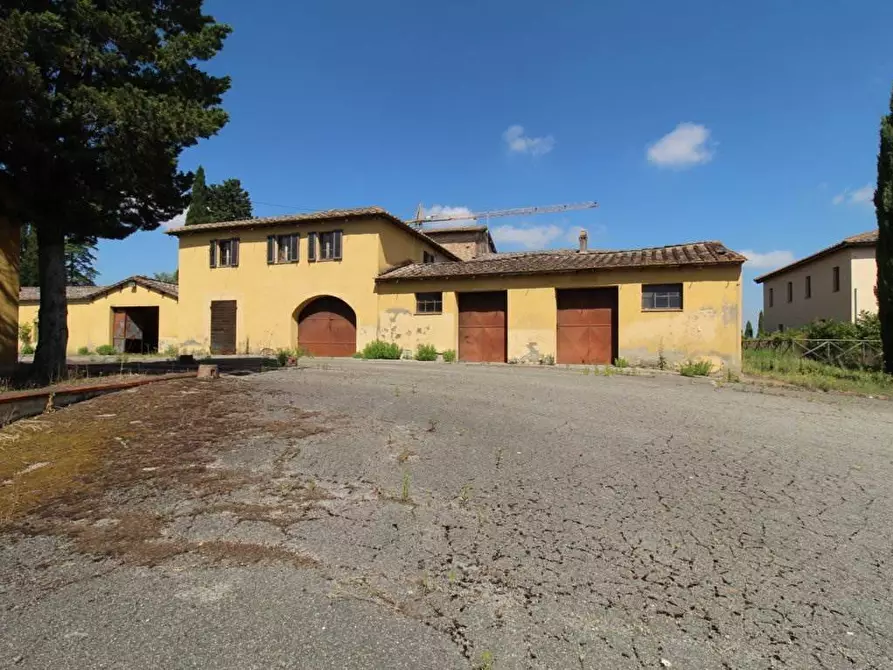 Immagine 38 di Casa colonica in vendita  a Asciano