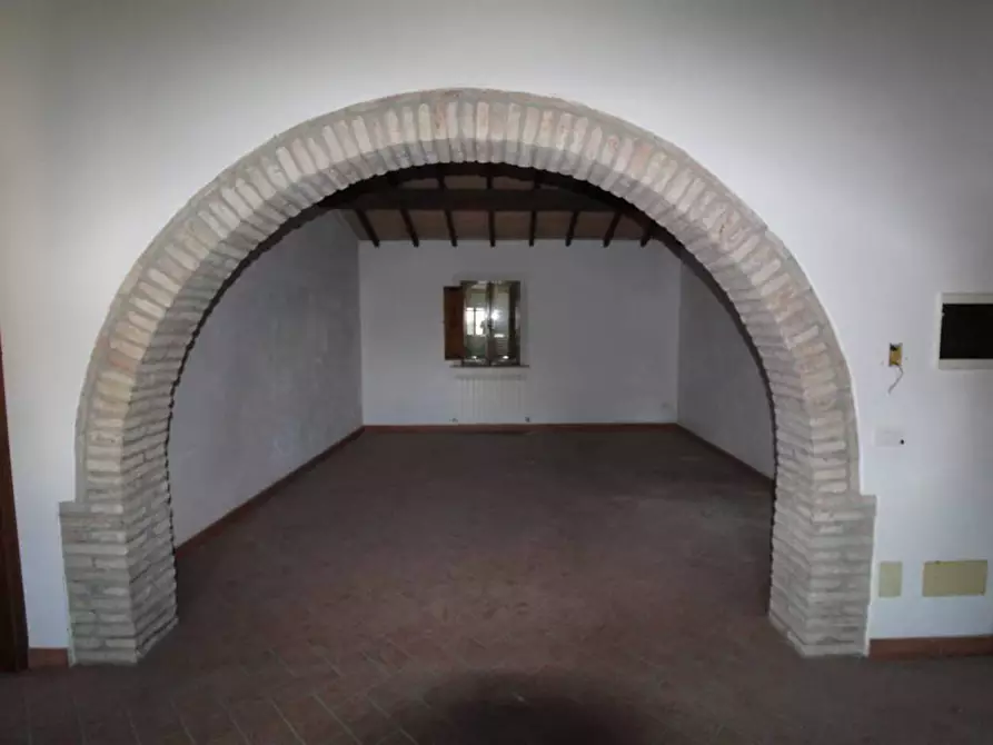 Immagine 30 di Casa colonica in vendita  a Asciano