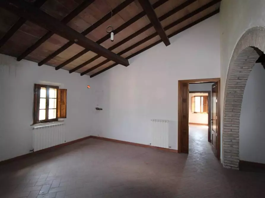 Immagine 29 di Casa colonica in vendita  a Asciano