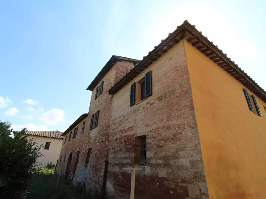 Immagine 9 di Casa colonica in vendita  a Asciano