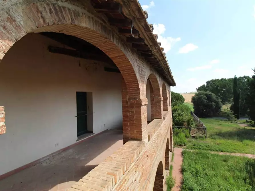 Immagine 12 di Casa colonica in vendita  a Asciano