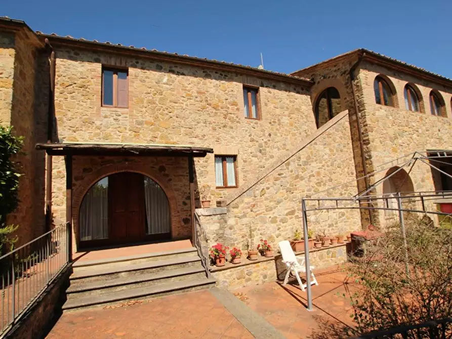 Immagine 4 di Attività commerciale in vendita  a Montalcino