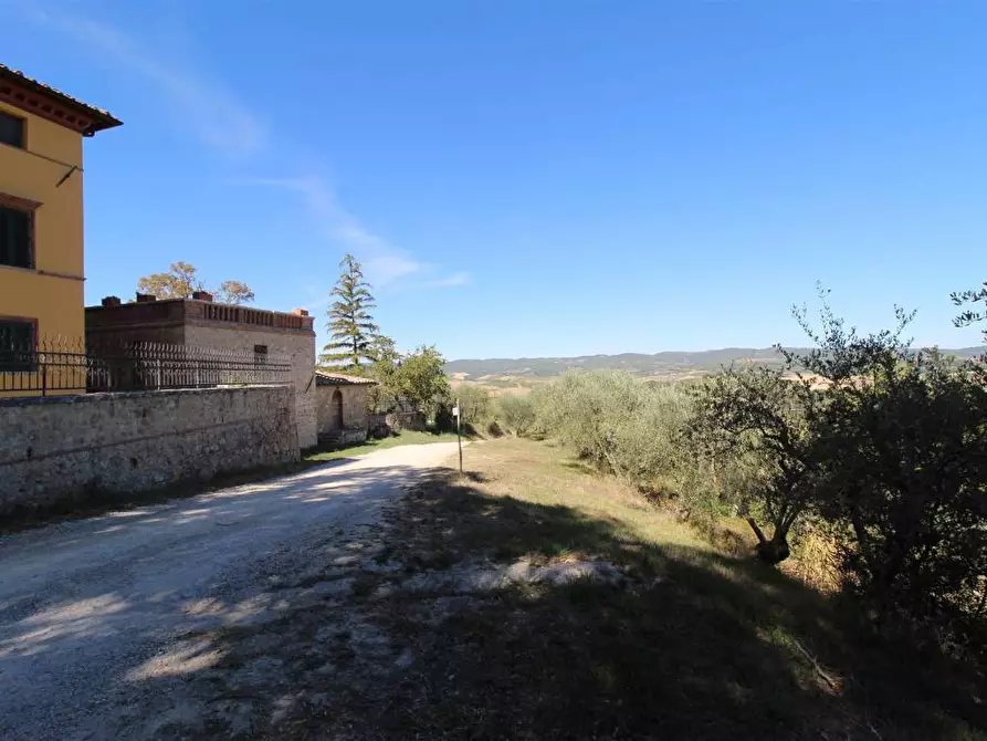 Immagine 5 di Locale commerciale in vendita  a Greve In Chianti