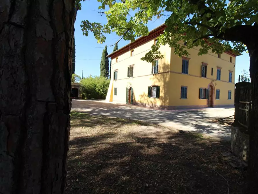 Immagine 4 di Locale commerciale in vendita  a Greve In Chianti